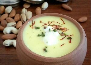 Makhaniya Lassi is a delicious lassi made with curd, milk. It has a flavour and aroma of rose water and saffron