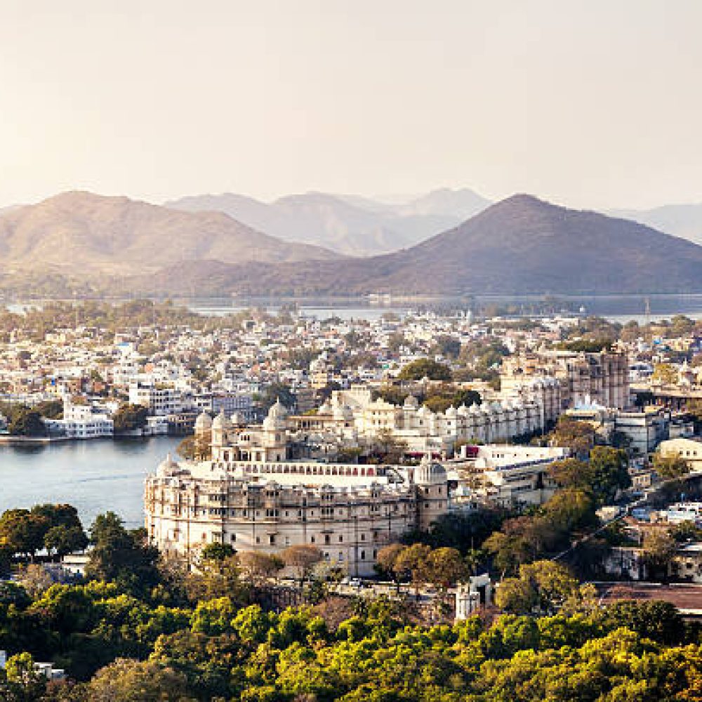 Lake Pichola with City Palace view in Udaipur, Rajasthan, India
